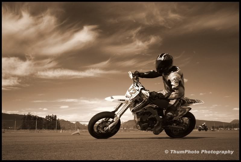 IMAGE: http://i251.photobucket.com/albums/gg304/thumphoto/April27th20092151.jpg