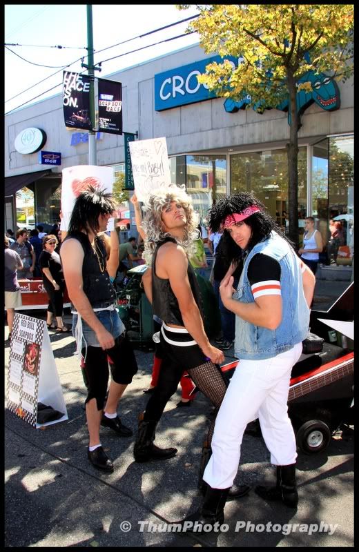 IMAGE: http://i251.photobucket.com/albums/gg304/thumphoto/RedBull2008101-1.jpg