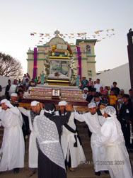 Salida de la procesión del Santo Entierro de la Parroquia San Isidro