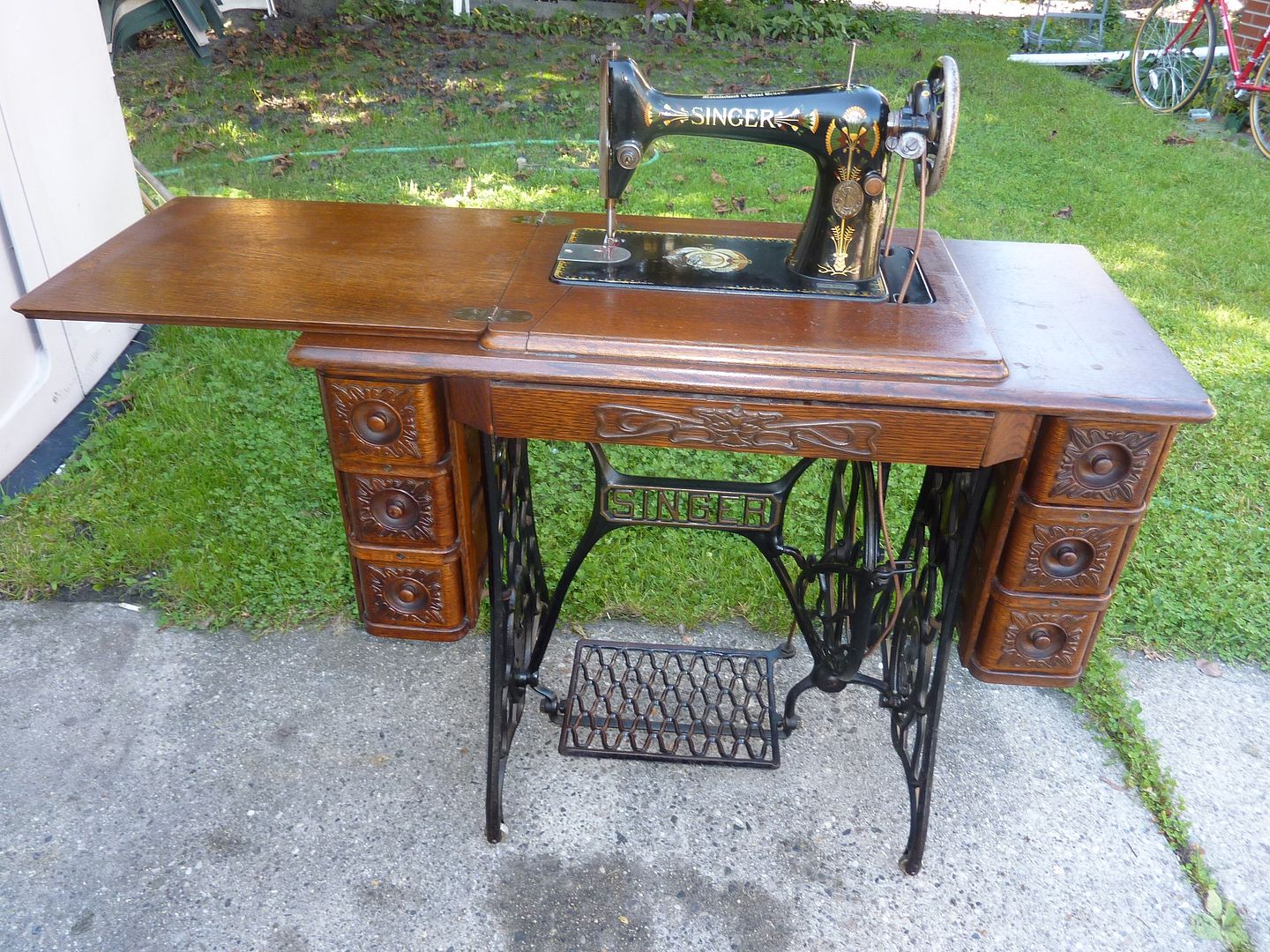 SINGER 66 TREADLE SEWING MACHINE IN CARVED OAK 1913 eBay