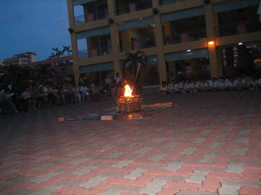 camp fire's buring ;; camp fire's burning ;; blow nearer ;; blow nearer  :D