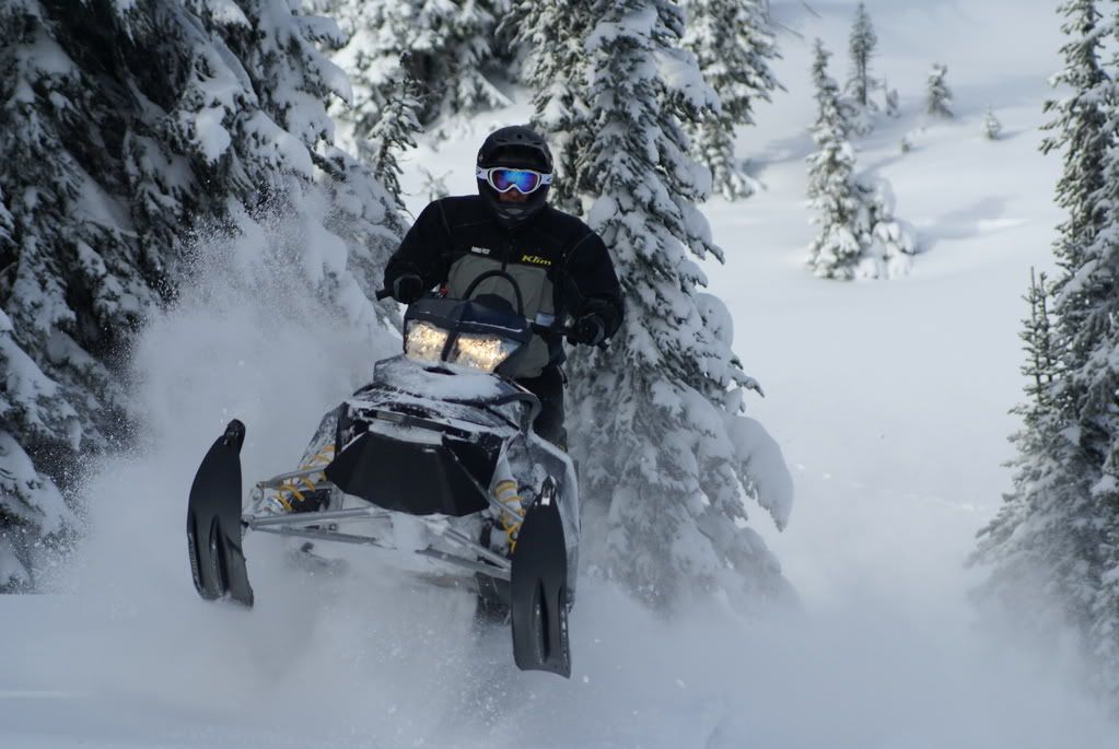 SNOWMOBILE151.jpg