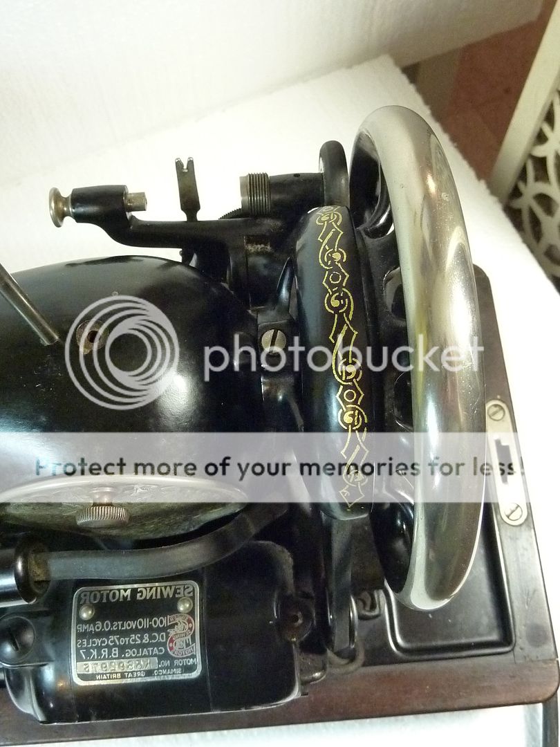   DUTY VINTAGE SINGER Model 127 1936 SEWING MACHINE Knee Control  